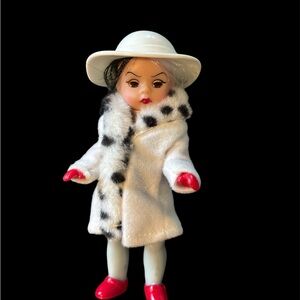 Stylish Cruella de Ville/101 Dalmatians w/Polka Dot Coat & black/white hair&hat!